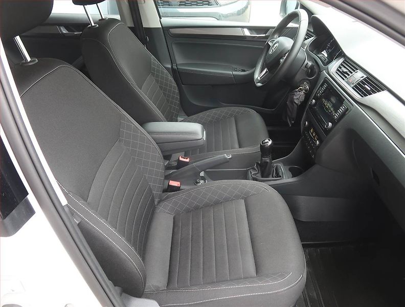 Škoda Rapid (2017) Ambition 1.4 TDI, Serv.kniha - fotka 9 z 18