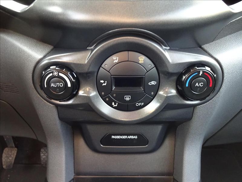 Ford EcoSport 1.0 EcoBoost 92kW - fotka 36 z 51