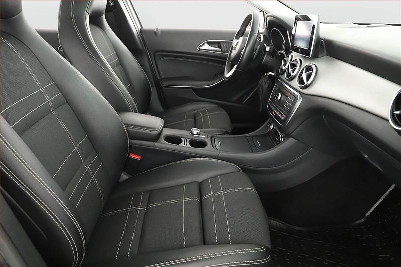 Mercedes-Benz GLA (2016) 200 CDI 4MATIC, 4X4 - fotka 7 z 18