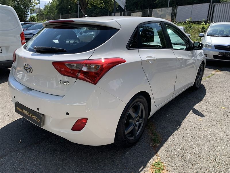 Hyundai i30 1,4 i, ČR - fotka 8 z 17