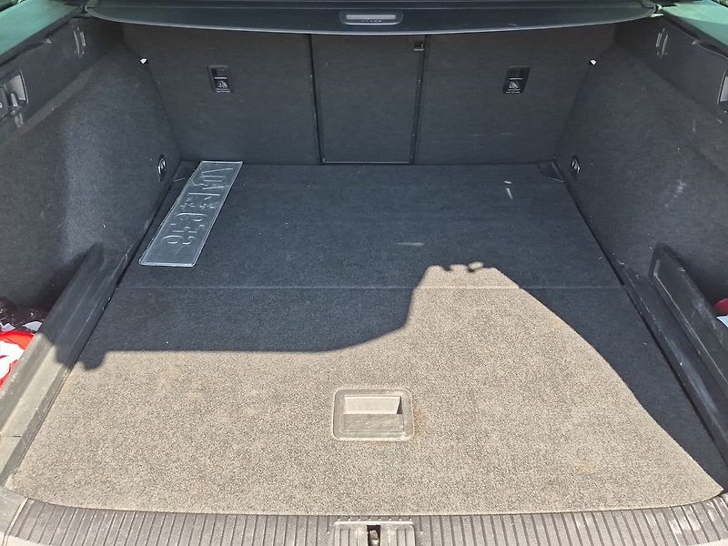 Volkswagen Passat Variant R-Line - fotka 30 z 31