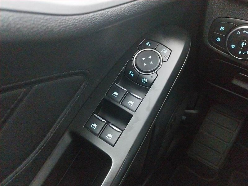Ford Focus (2019) 1.5 TDCi, Automat, Navi - fotka 17 z 20