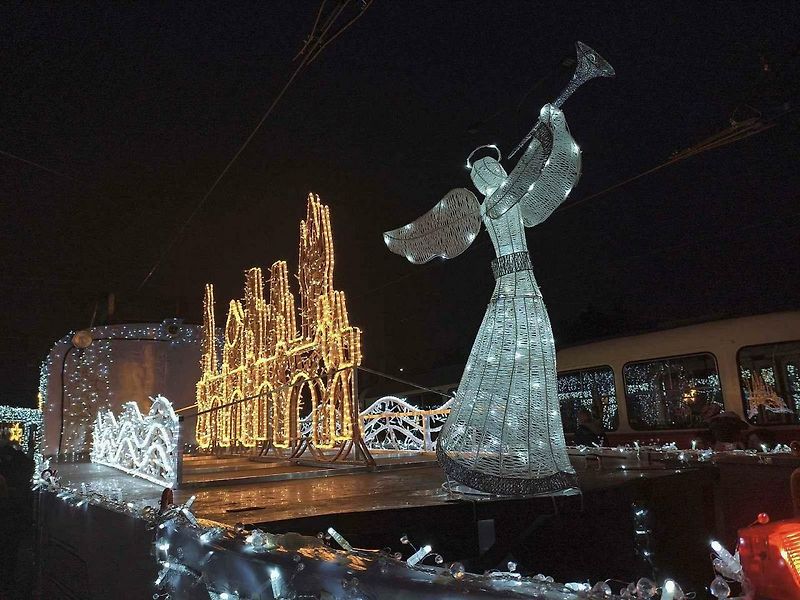 Vánoční flotila pražského dopravního podniku.