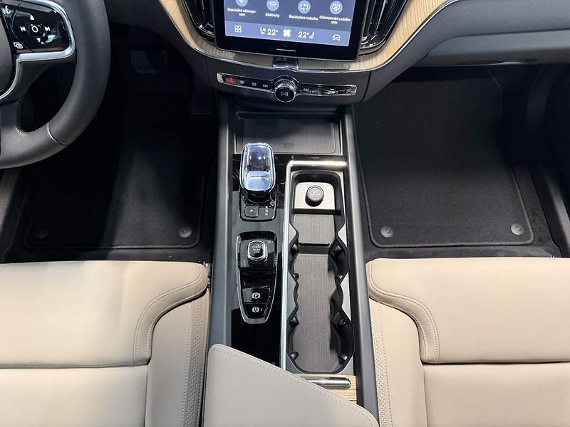 Volvo XC60 (2026) B5 2.0L 250+14 HP AT8 FWD PLUS - fotka 15 z 26