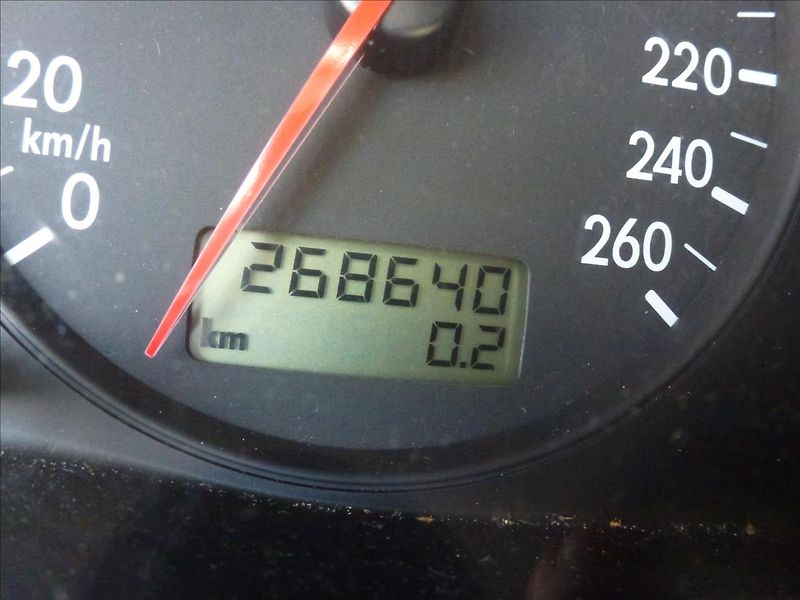 Volkswagen Passat 1,6 Bez dokladů !!! na ND - fotka 34 z 47