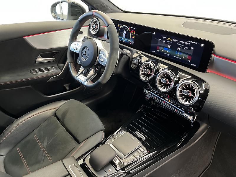 Mercedes-Benz Třídy A Třídy Mercedes-AMG A 45 S 4MAT - fotka 19 z 22