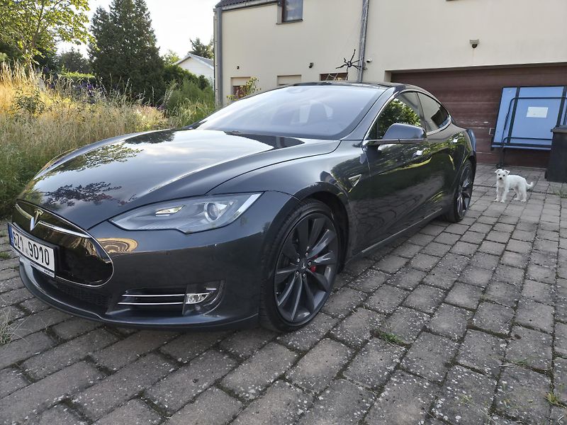 Tesla Model S (2016) P85D - fotka 2 z 16
