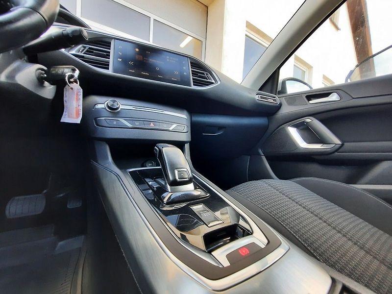 Peugeot 308 SW ACTIVE 1,5 BHDi EAT8 - fotka 18 z 25