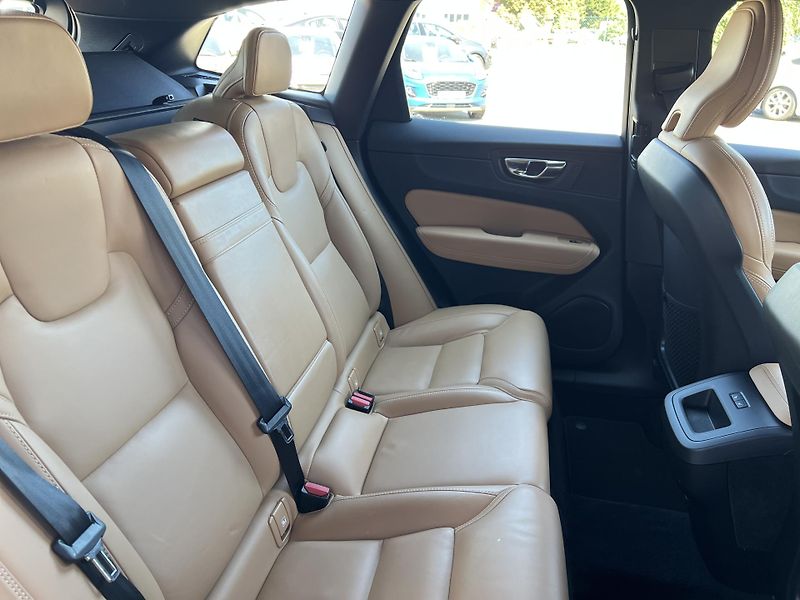 Volvo XC60 INSCRIPTION 2.0 B4 AWD ČR DPH - fotka 29 z 40