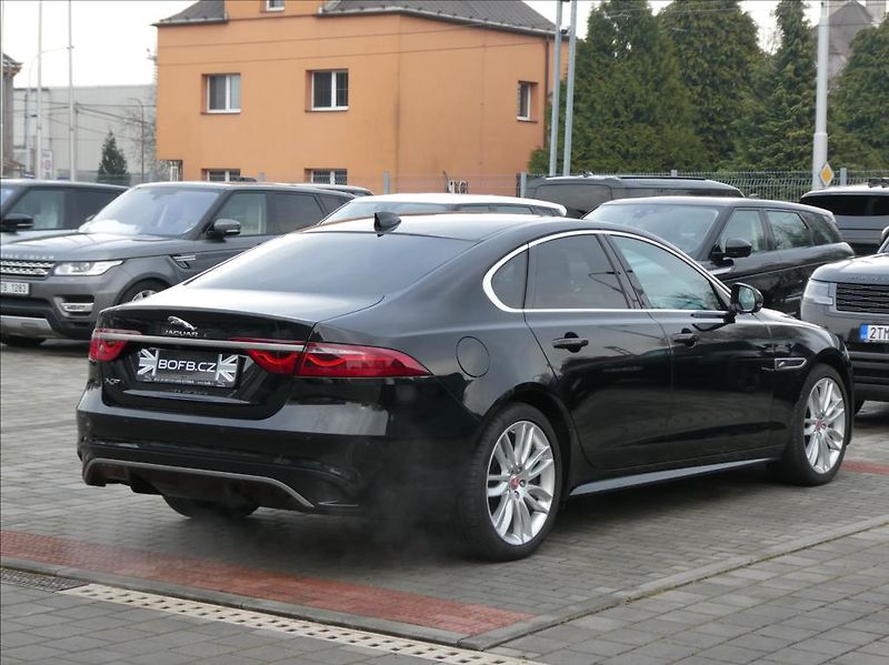 Jaguar XF 2,0 D200 R-Dynamic S,1M,ČR,DPH - fotka 7 z 36
