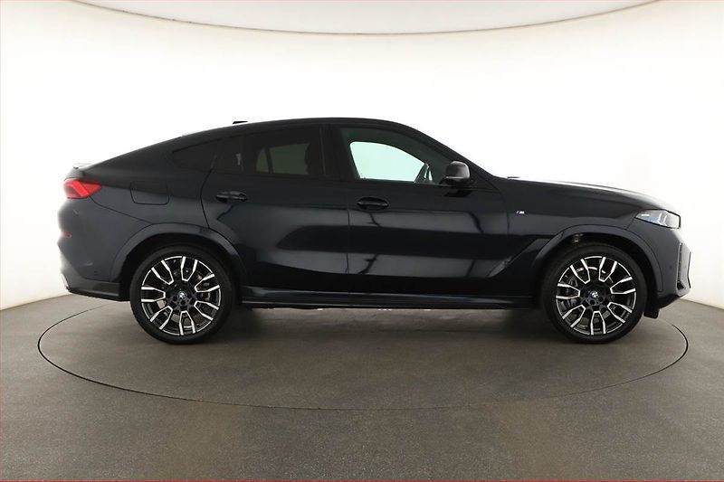 BMW X6 (2025) xDrive40i, M Paket, Navigace - fotka 6 z 21