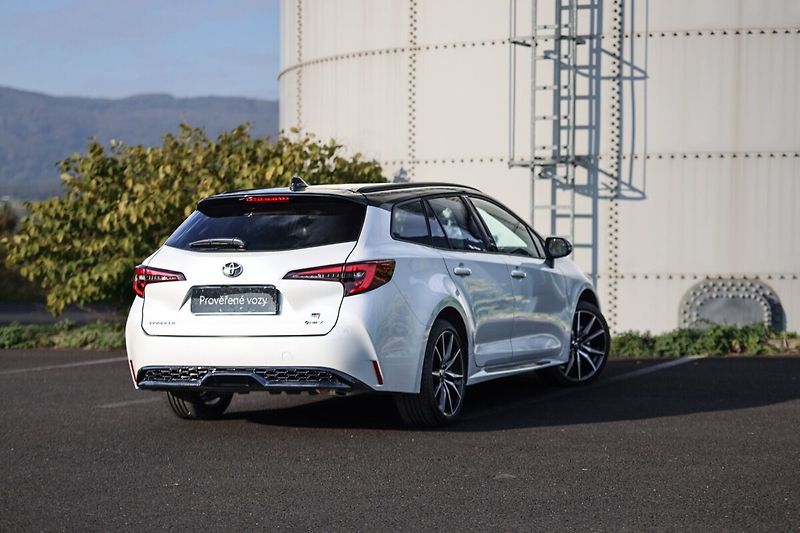 Toyota Corolla AT TS GR SPORT - fotka 16 z 18