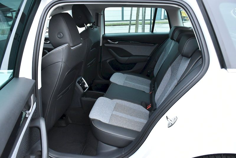 Škoda Octavia (2025) Combi Top Selection 1,5 TSI 11 - fotka 12 z 28