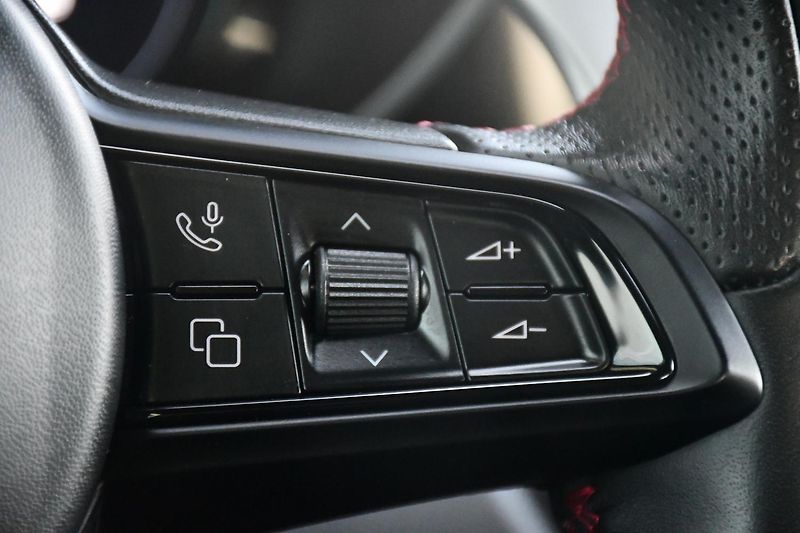 Alfa Romeo Giulia 2.0T 16V 206kW COMPETIZIONE 1M - fotka 24 z 43