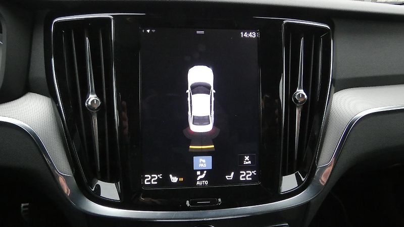 Volvo S60 T4 FWD R-Design - fotka 15 z 21