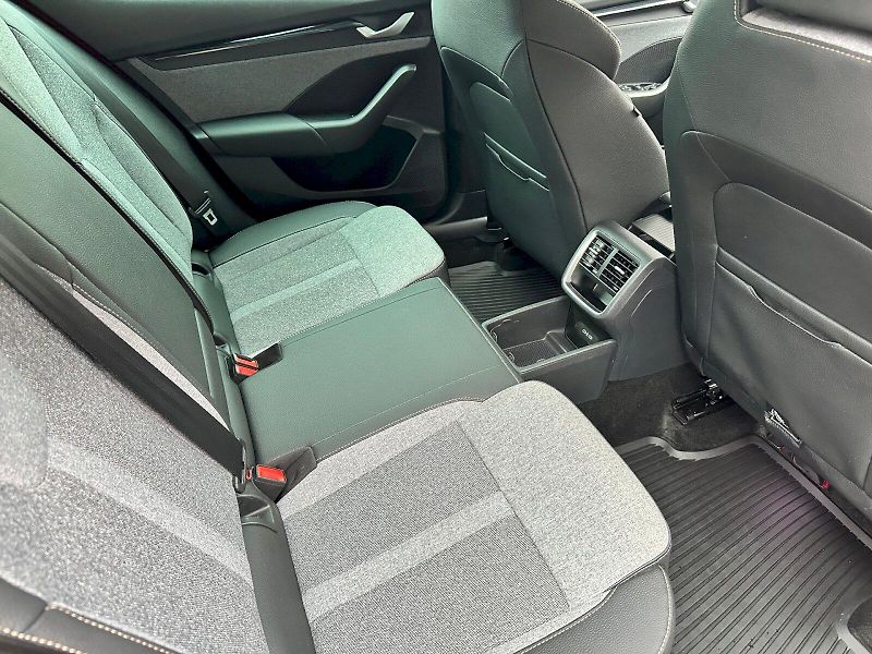 Škoda Octavia (2024) 1.5 TSI 110kW MHEV Selection D - fotka 19 z 22