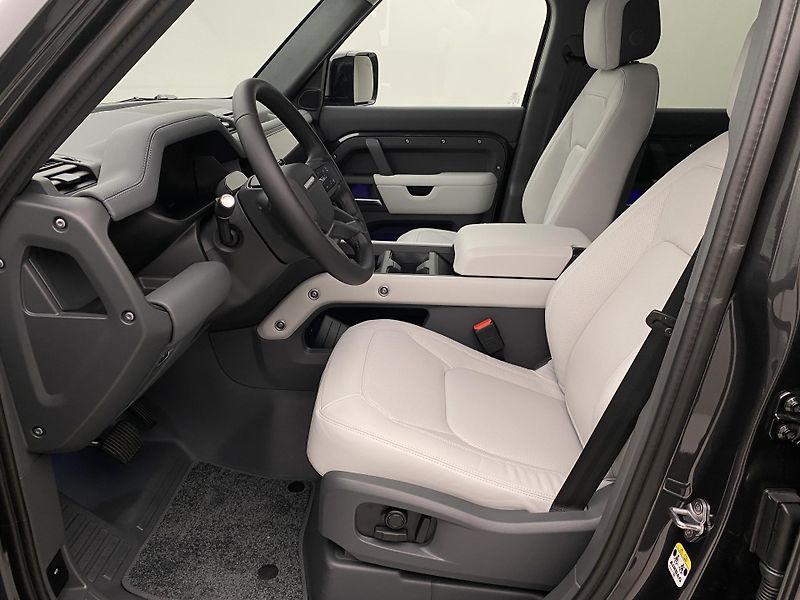 Land Rover Defender (2026) 110 D350 X-Dynamic HSE - fotka 3 z 60