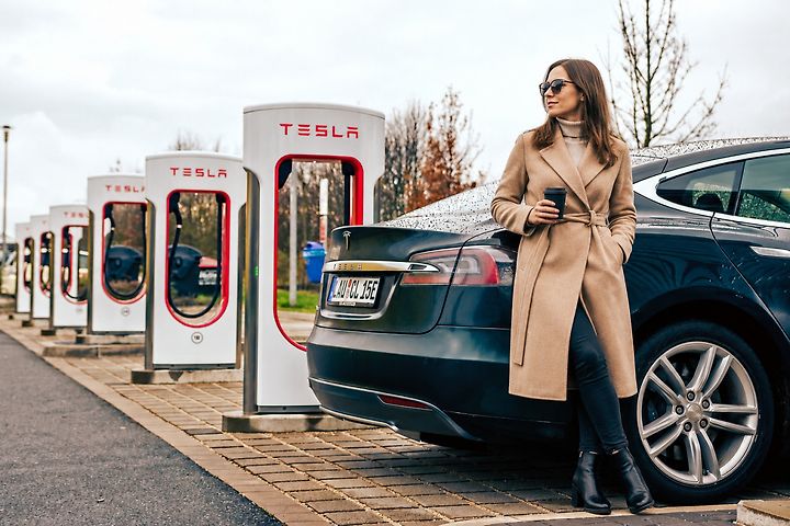 Ženy elektroautům příliš nedůvěřují.