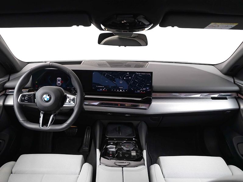 BMW Řada 5 540d xDrive Touring - fotka 13 z 22