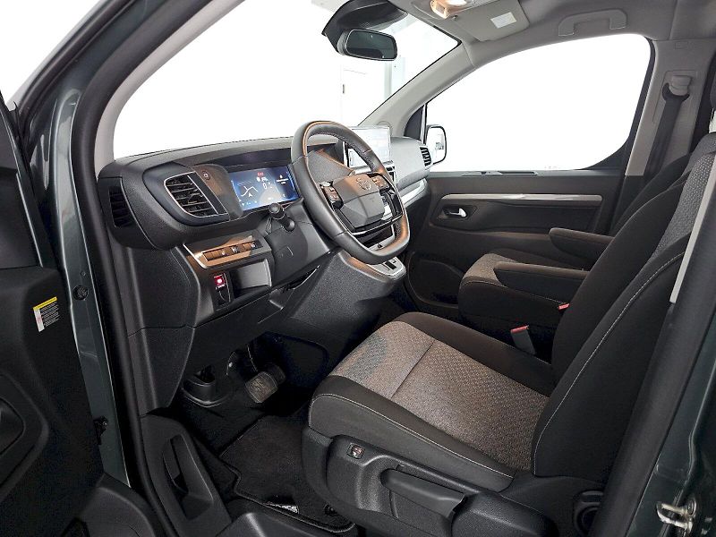 Toyota ProAce Verso (2025) 2.0D 180k L2 FAMILY WEBASTO 8S - fotka 6 z 27