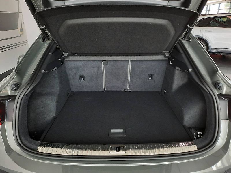 Audi Q3 (2022) 35 TDI quattro (110kW/150k) S - fotka 21 z 24