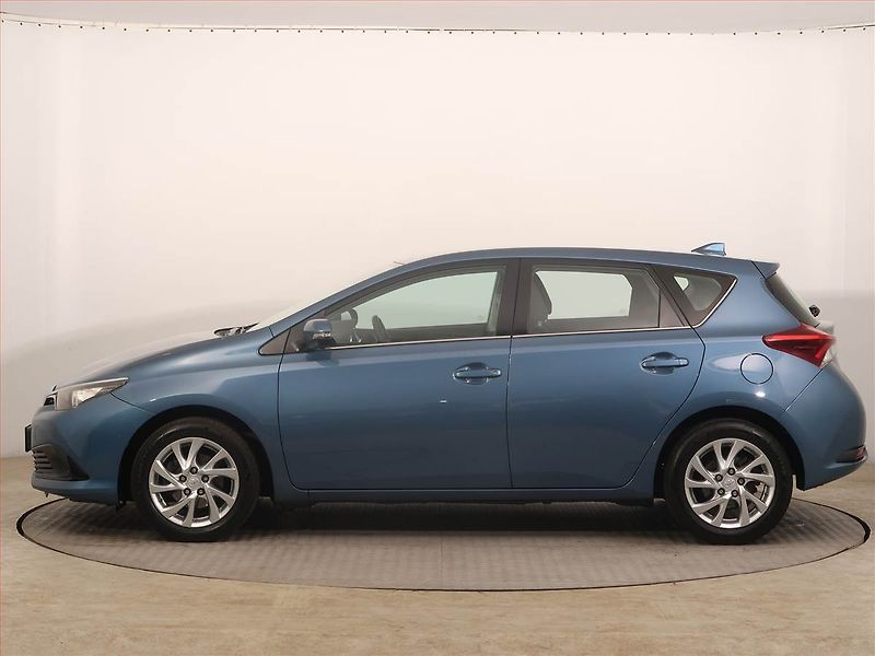 Toyota Auris (2017) 1.6 Valvematic, Serv.kniha - fotka 3 z 14
