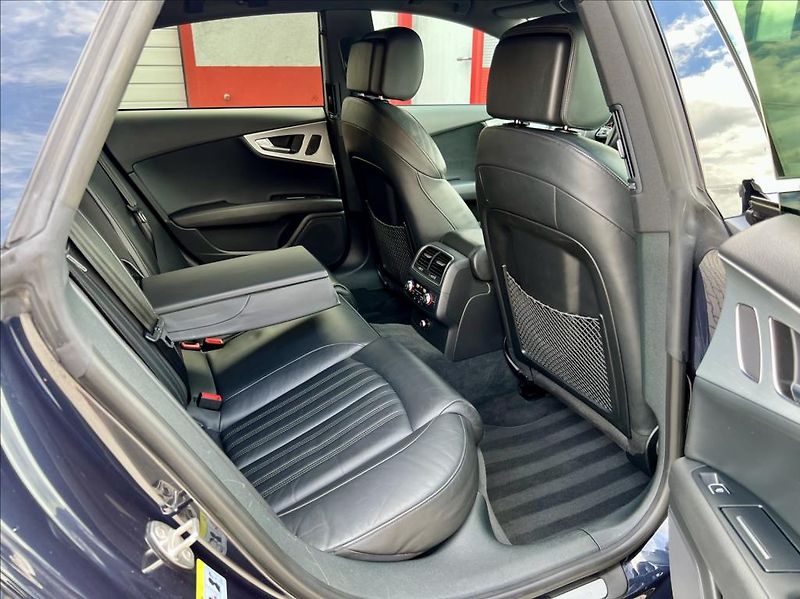 Audi A7 3,0 TDi S-line QUATTRO / LED - fotka 18 z 54
