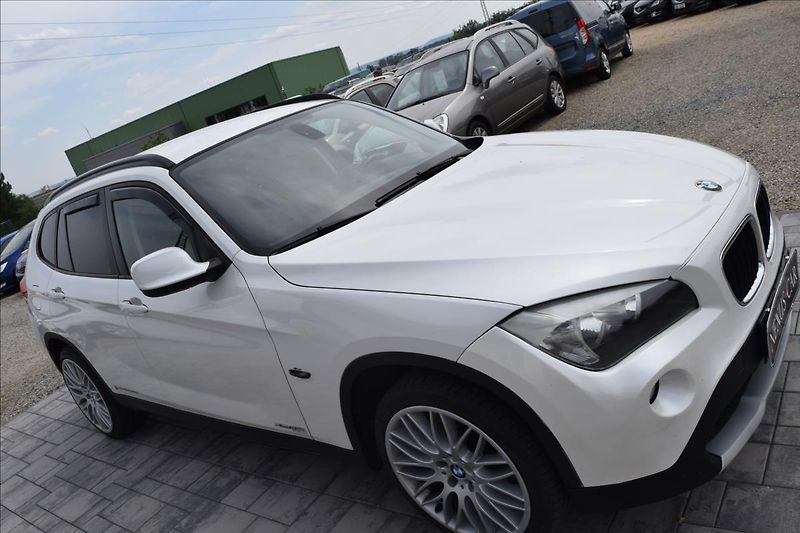 BMW X1 2,0 d 105KW 4X4 TAŽNÉ ALU - fotka 4 z 46