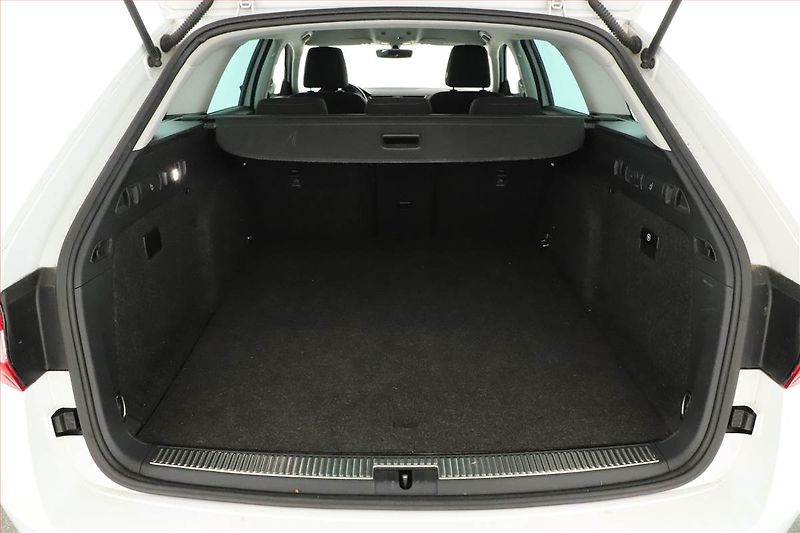 Škoda Superb (2020) iV 1.4 TSI PHEV - fotka 19 z 20