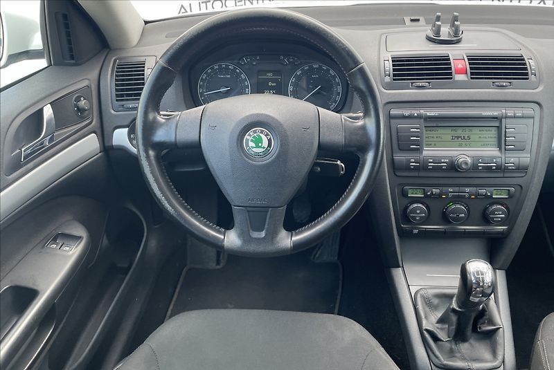 Škoda Octavia 1,8 TSi,118kW,RS paket - fotka 11 z 20