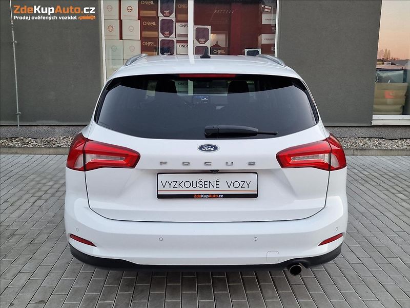 Ford Focus 1.5TDCI Titanium,ČR,1.Majitel - fotka 9 z 46