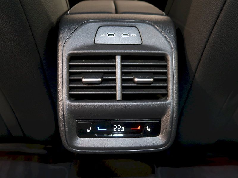 Škoda Superb (2025) iV SPORTLINE 1.5TSI 150KW NAVI - fotka 44 z 47