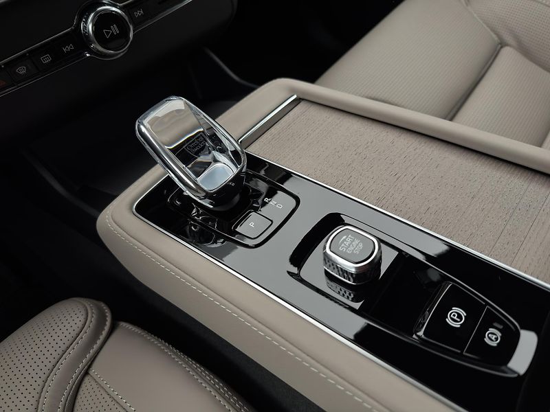 Volvo XC90 (2026) T8 AWD Plug-in DARK PLUS 7m - fotka 18 z 28