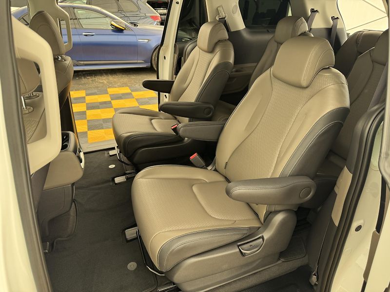 Kia Carnival 2.2d*AT*145kw*9-mist*DPH* - fotka 12 z 50