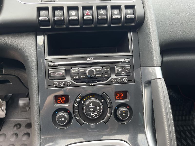 Peugeot 3008 2.0 HDi 110 kW Premium ČR - fotka 19 z 29