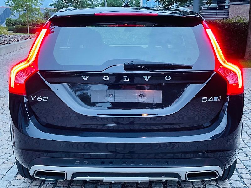 Volvo V60 2.4D4 5V AUTOMAT KAMERA TAŽNÉ - fotka 14 z 50