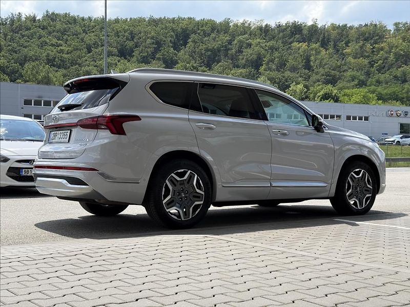 Hyundai Santa Fe 1,6 T HEV 4x4 AT 7M  Luxury - fotka 3 z 26