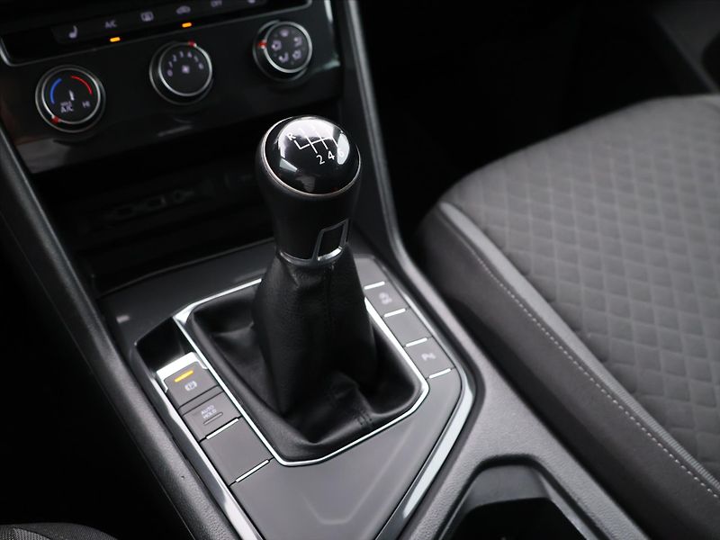 Volkswagen Tiguan 1.4 TSI 110kW Virtual 1.Maj. - fotka 21 z 29