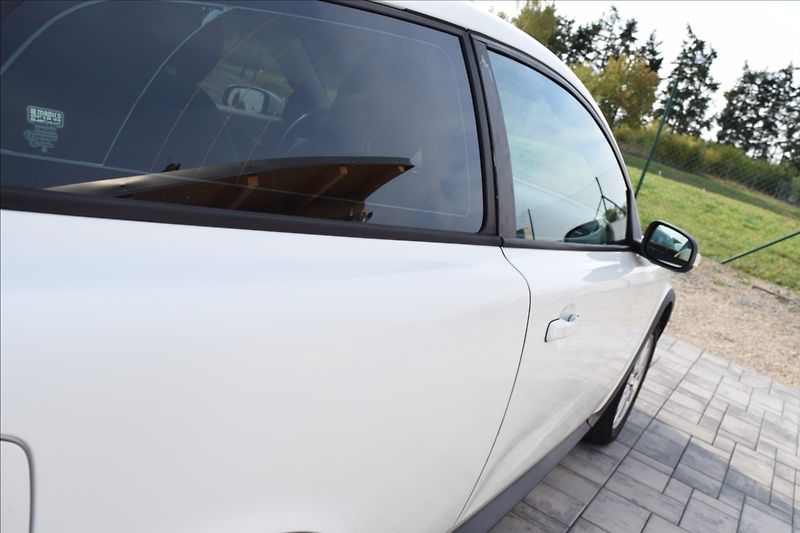 Volvo C30 1,6 80KW PO SERVISE - fotka 7 z 35