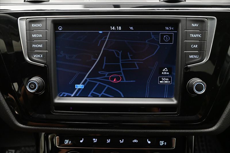 Volkswagen Touran 2,0 TDI 110kW DSG Záruka až 5 - fotka 19 z 30