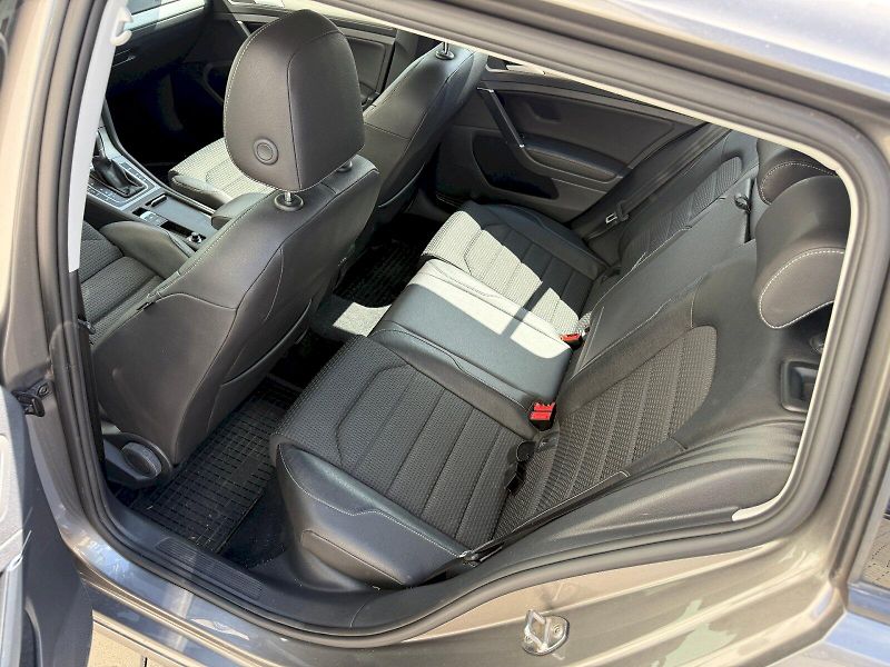 Volkswagen Golf (2017) VARIANT COMFORTLINE 1,4 TSI 7D - fotka 6 z 22