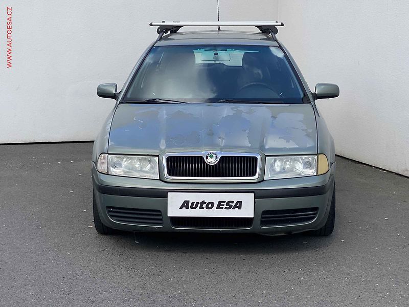 Škoda Octavia (2002) 1.6i, ČR, AC, TZ - fotka 2 z 12