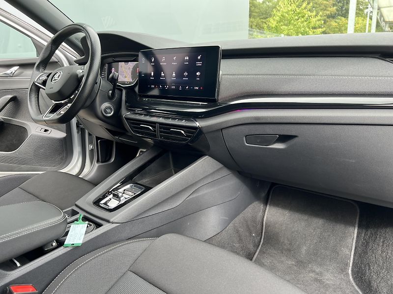 Škoda Octavia (2023) 2,0TDi 110kW SPORTLINE DSG - fotka 33 z 37