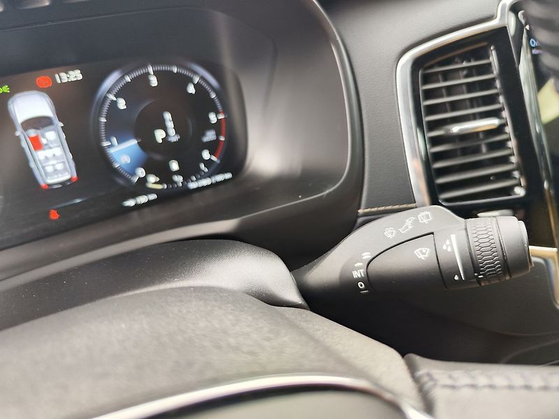 Volvo XC90 B5 2.0/173kW Inscription AT 4x - fotka 39 z 44
