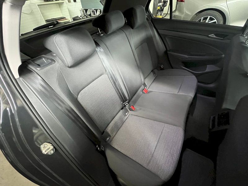 Volkswagen Golf (2025) Limited 1.5 TSI 85 kW 6°manuál - fotka 16 z 33