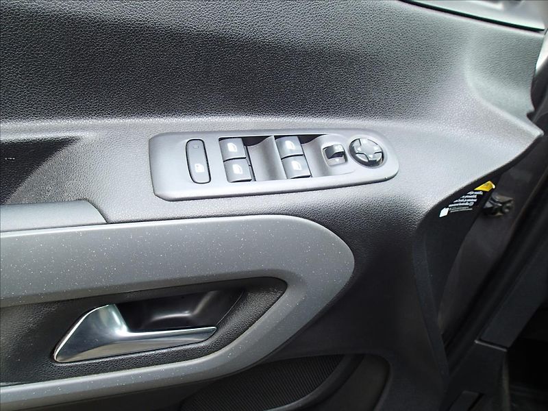 Citroën Berlingo 1,5 ČR, TAŽNÉ - fotka 14 z 45