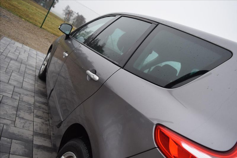 Renault Scénic 1,9 DCI 96KW TAŽNÉ NAVI KAMERA - fotka 11 z 57