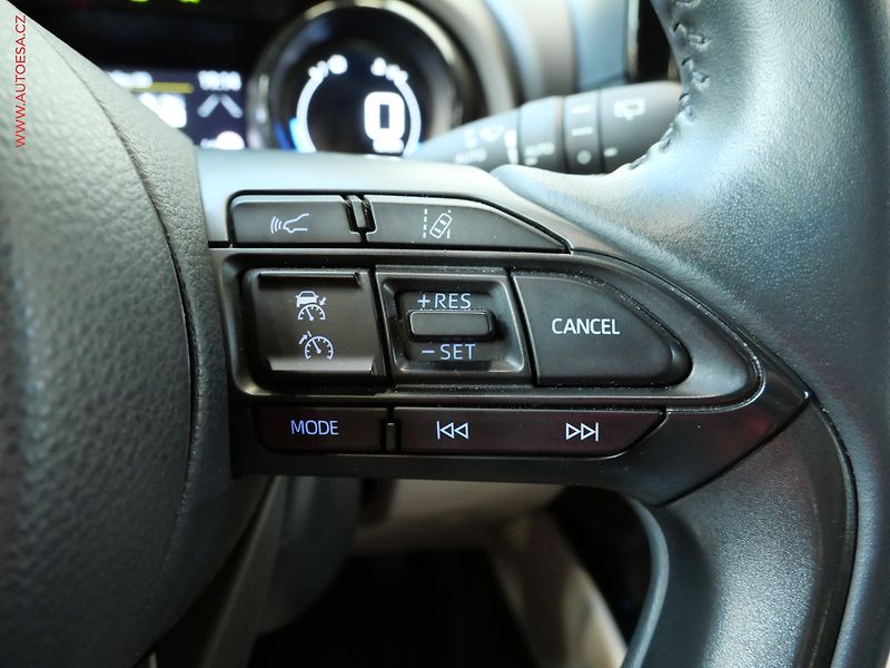Toyota Yaris (2023) 1.5VVT-i, 2.maj,ČR, Navi, AC - fotka 16 z 21