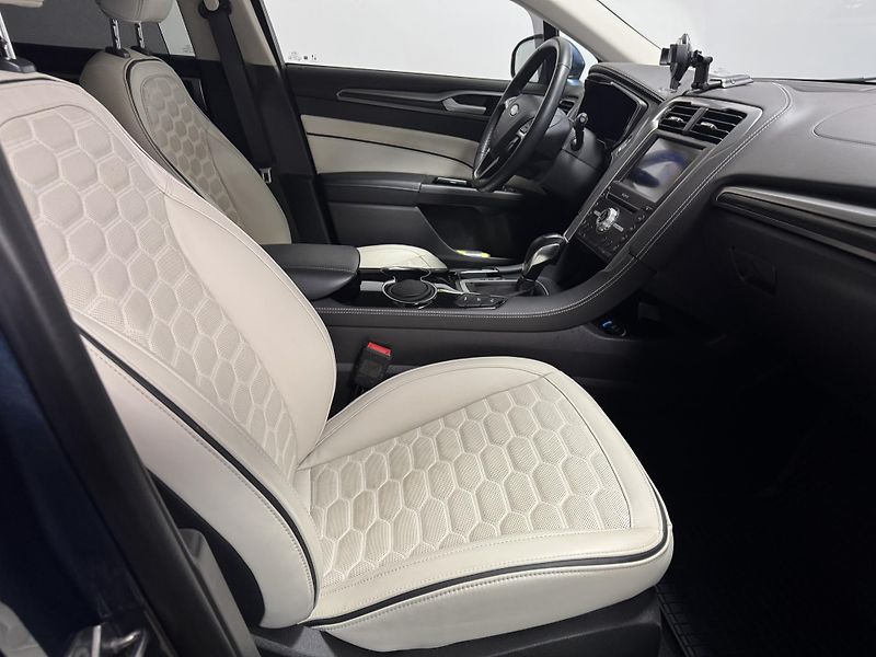 Ford Mondeo 2.0 Hybrid ecvT Aut Vignale P - fotka 19 z 37