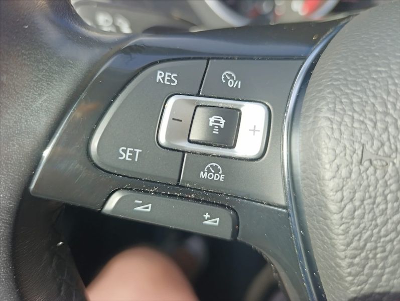 Volkswagen Tiguan 2,0 TDi R-Line DSG 4x4 Navi ČR - fotka 29 z 33